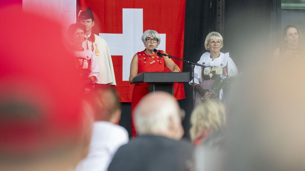 La consigliera federale Elisabeth Baume-Schneider durante il suo discorso ufficiale in occasione della Festa nazionale della città di Lucerna, tenutosi venerdì 31 luglio 2026 a Lucerna, sull’Europaplatz, di fronte al KKL.